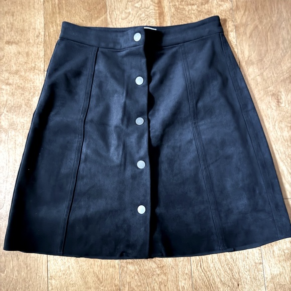 Aritzia Wilfred Free black suede-like mini skirt, size 2 - Picture 1 of 4